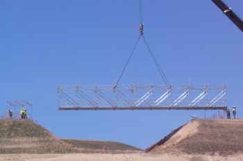 High and dry footbridge scaffold