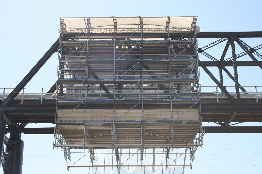 Mobile bridge access scaffold for blast and paint works